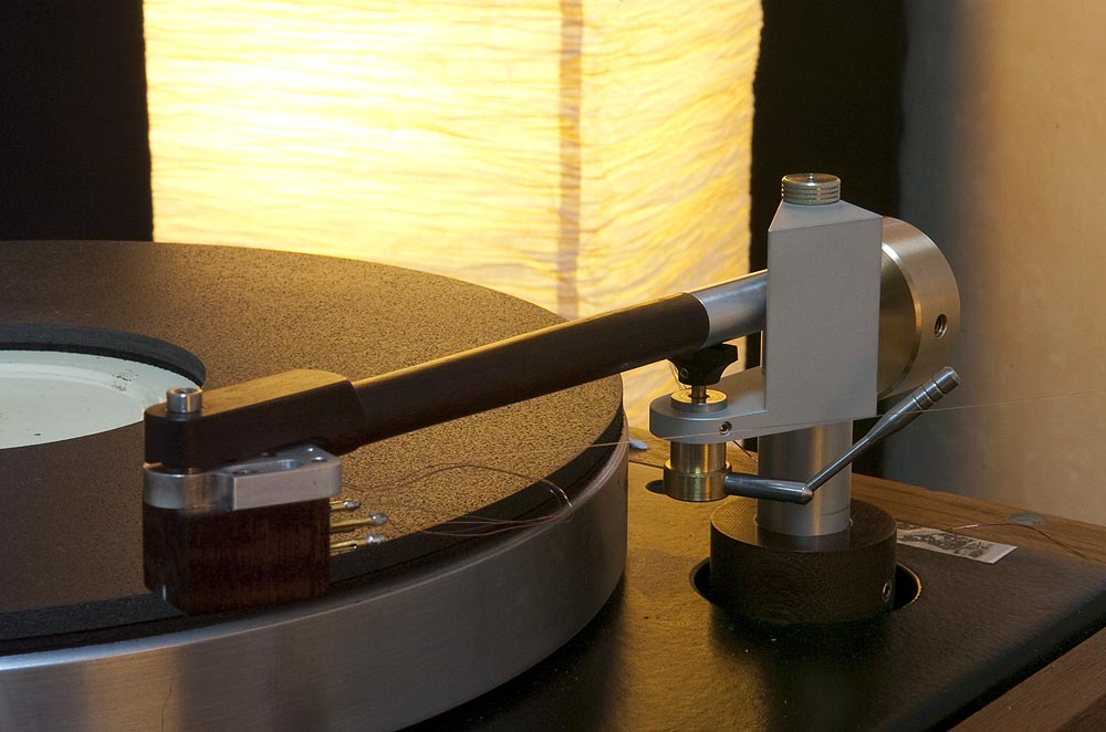 DSC_0293.jpg - A more detailed view of Frank Schroeder's "just-for-fun" tonearm